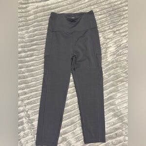 Stylish Gray Capri Leggings